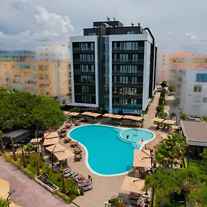 Supreme 5* Golem (Tirana)